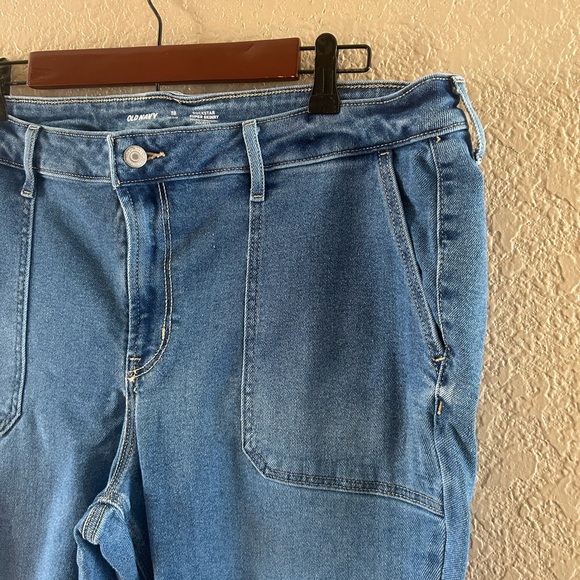 Old Navy Rockstar Super Skinny Jeans - Picture 4 of 9